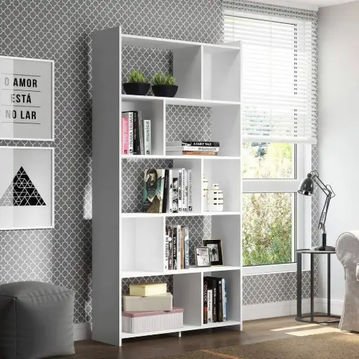 Estante de livros alta com 5 nichos